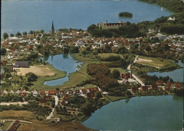 Ploen See Schloss Kirche See Holsteinische Schwei