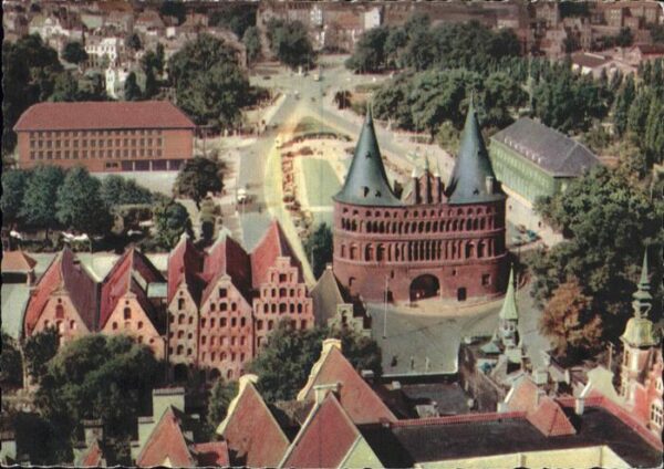 Luebeck Holstentor und Salzspeicher