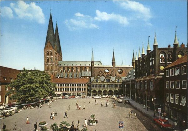 Luebeck Marktplatz St. Marienkirche Rathaus