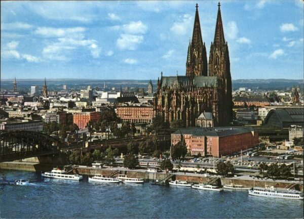 Koeln Rhein Dom Dampferanlegestellen