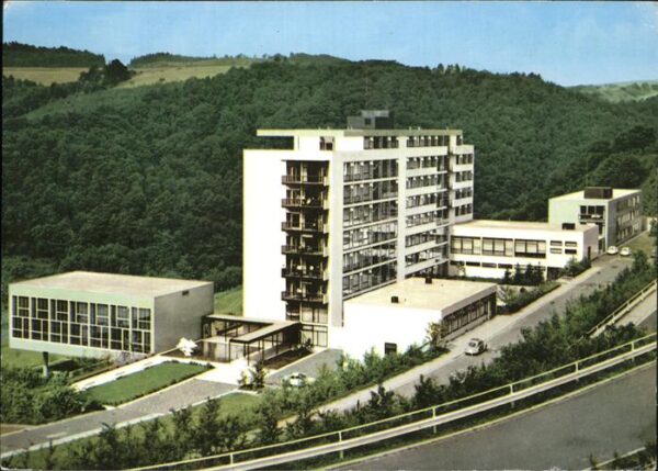 Manderscheid Eifel Eifelsanatorium Blick auf Mosenberg Hei