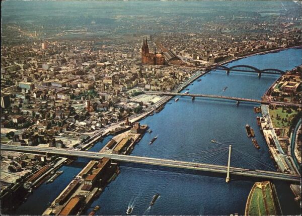 Koeln Rhein Blick auf Altstadt Dom Severinsbrücke D