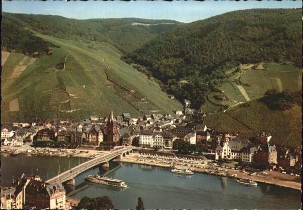 Kues Gesamtansicht Mosel Brücke Schiff