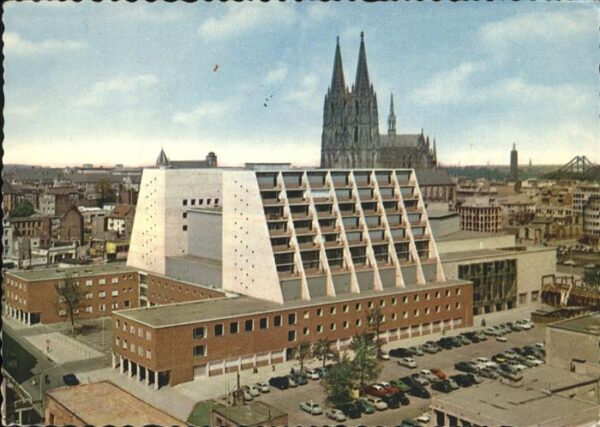 Koeln Rhein Neues Opernhaus Dom