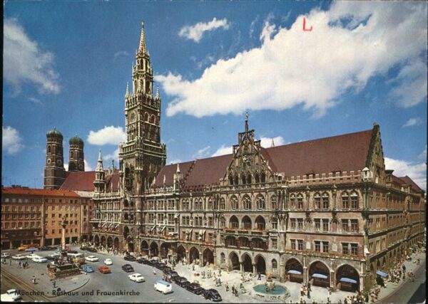 Muenchen Rathaus u.Frauenkirche