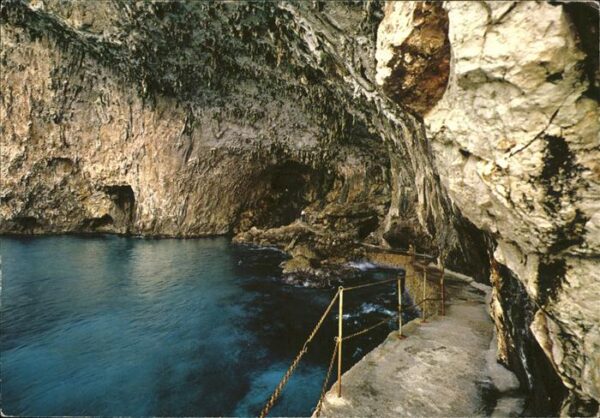 Hoehlen Caves Grottes Castro Marina Grotta Zinzulusa Lecce