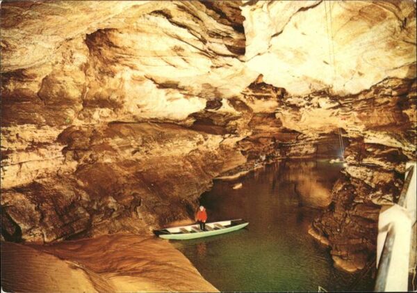 Hoehlen Caves Grottes Gouffre de Padirac cascade du lac grand