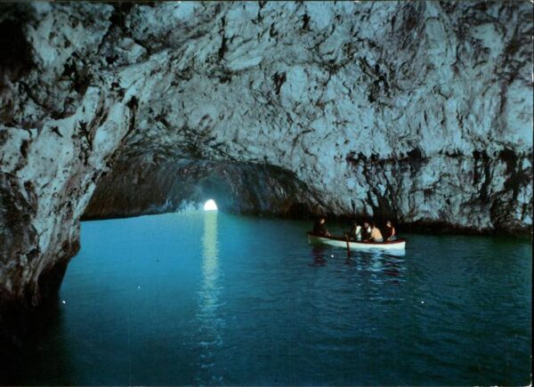 Hoehlen Caves Grottes Capri Grotta Azzurra Boot