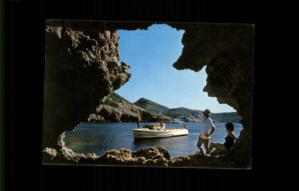Hoehlen Caves Grottes Isla de Cabrera Espana