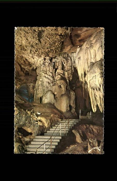 Hoehlen Caves Grottes Betharram Colonne geante