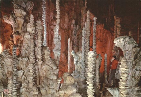 Hoehlen Caves Grottes Grotte de L'Avend Armand Stalagmites