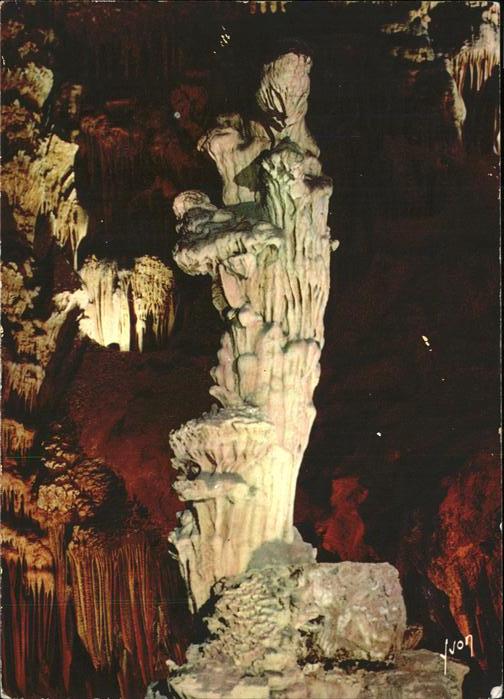 Hoehlen Caves Grottes Grotte des Demoiselles Herault Vierge a