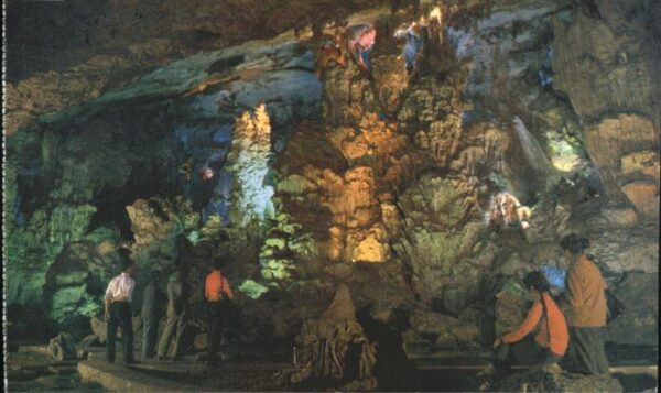Hoehlen Caves Grottes