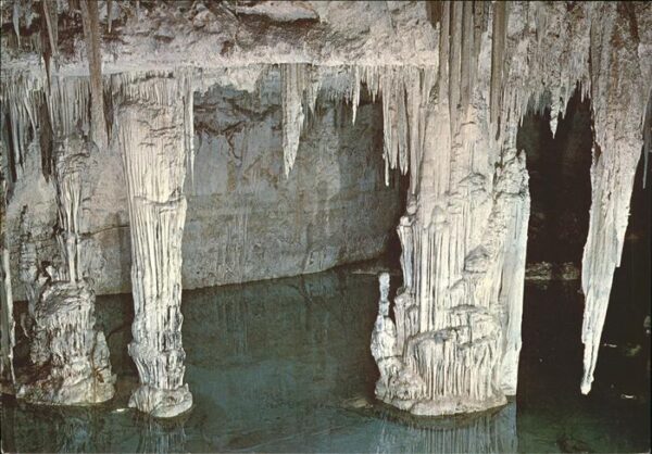 Hoehlen Caves Grottes Alghero Grotte di Nettuno Laghetto La M