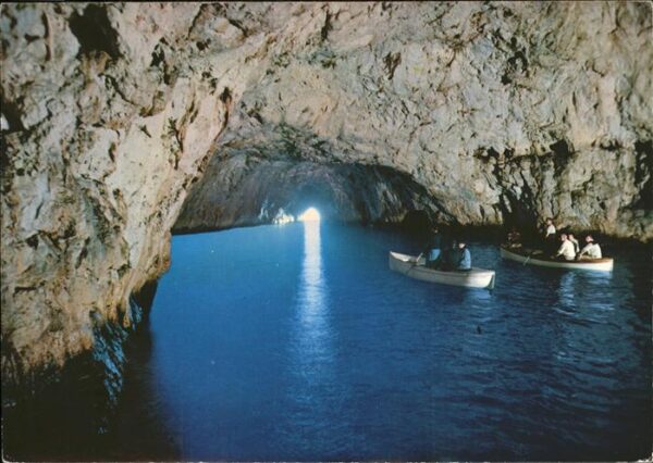 Hoehlen Caves Grottes Capri Grotta Azzurra
