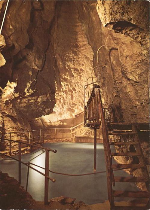 Hoehlen Caves Grottes St-Maurice Yves Peney cascade