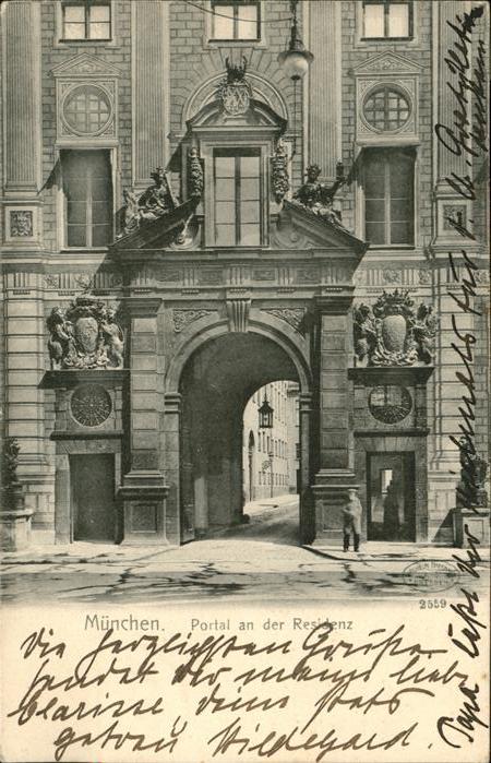 Muenchen Portal an der Residenz Relief