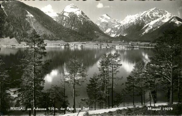 Pertisau Achensee Uferweg am See Alpenpanorama