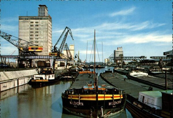 Stuttgart Neckarhafen Kahn Kran