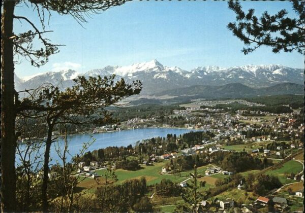 Velden Woerthersee Blick von der Aussicht auf die Bucht Mi