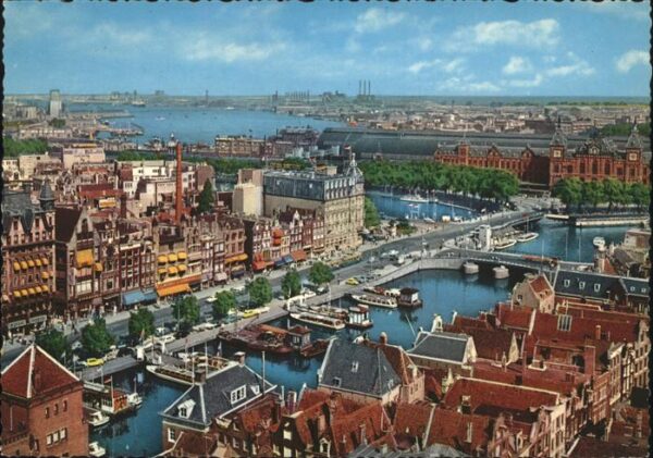 Amsterdam Niederlande Damrak met gezicht op het Y. Brücke Sch