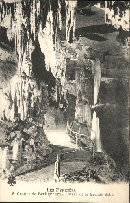 Hoehlen Caves Grottes Betharram Pyrenees Grande Salle