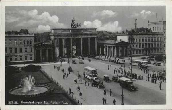 Brandenburgertor Berlin Pariser Platz Autoverkehr
