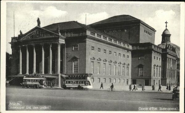 Opergebaeude Berlin Staatsoper Autobus