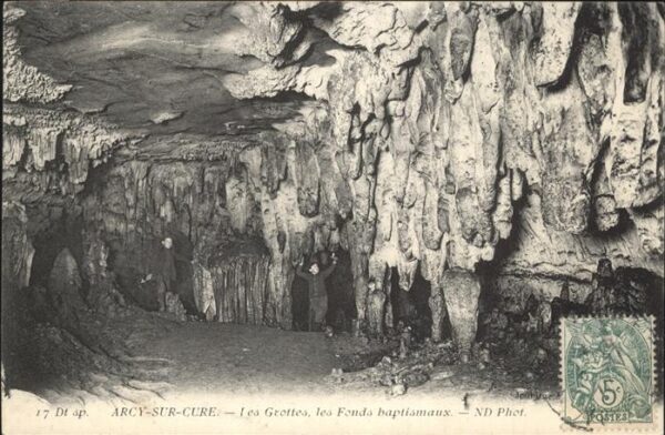 Hoehlen Caves Grottes Arcy-Sur-Cure Fonds baptismaux