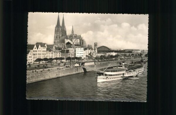 Dampfer Seitenrad Köln am Rhein Rheinufer Dom