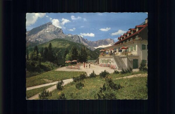 Garmisch-Partenkirchen Kreuzeckhaus mit Zugspitze