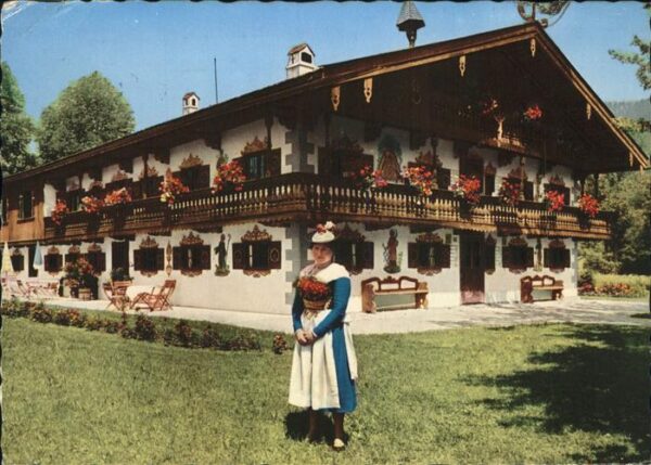 Tegernsee Trachtenmädchen in der Festtracht