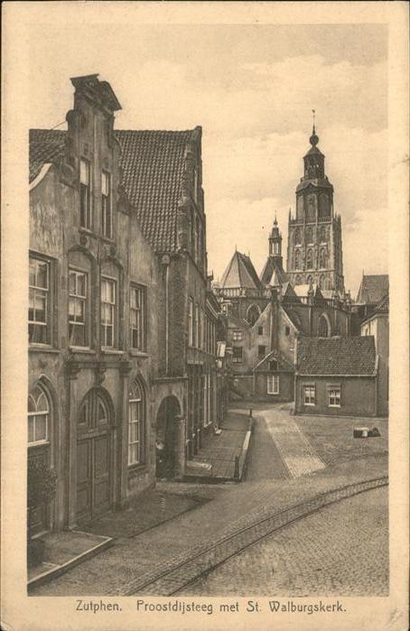 Zutphen Proostdijsteeg met St.Walburgskerk