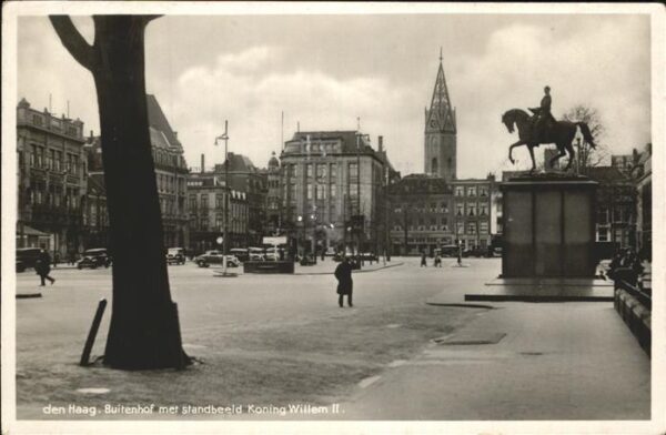 Den Haag Buitenhof met Standbeeld Koning Willem