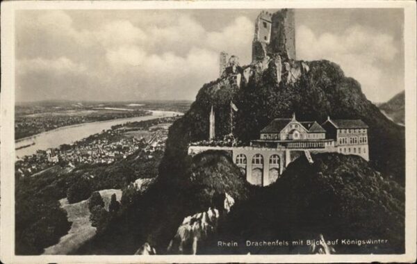 Koenigswinter Rheinpanorama mit Drachenfels