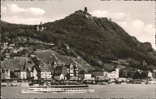 Koenigswinter Rheinpanorama mit Drachenfels Schiff