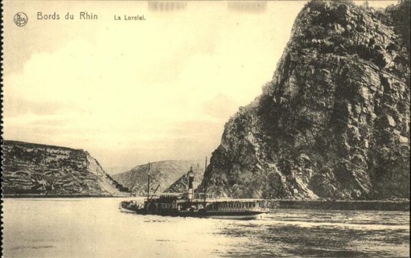 Loreley Lorelei Rheinpanorama mit Felsen und Schiff