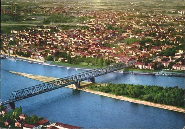 Neuwied Rhein Fliegeraufnahme Rheinpanorama mit Brück