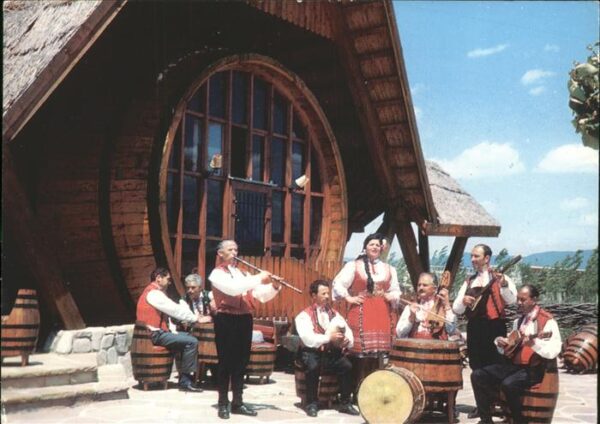 Slantschev Brjag Restaurant Batschwata Tracht Musiker