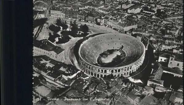 Verona Veneto Panorama con l'Anfiteatro veduta aerea