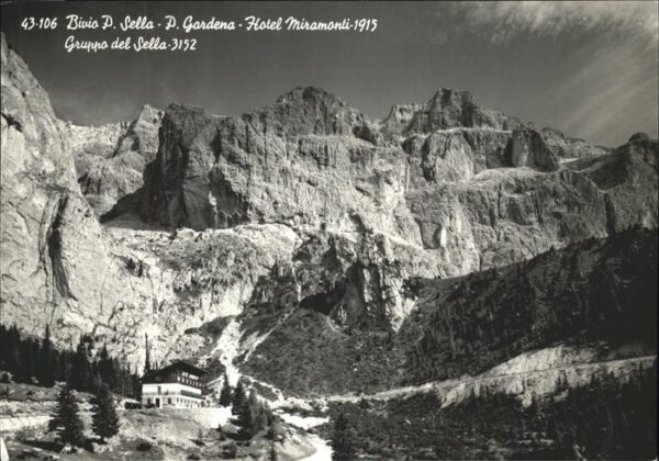 Wolkenstein Groeden Berghotel Miramonti Passo Gardena Grupp