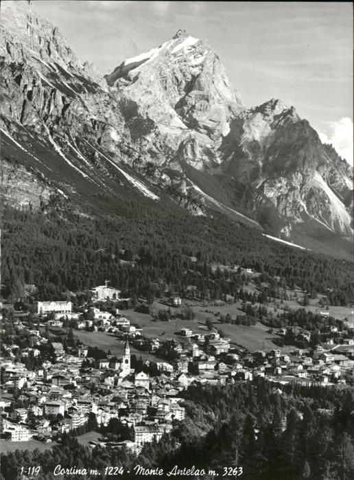 Cortina d Ampezzo Veduta generale Monte Antelao Dolomiti