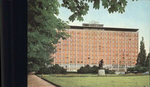 Gottwaldov Tschechien Interhotel Denkmal Skulptur