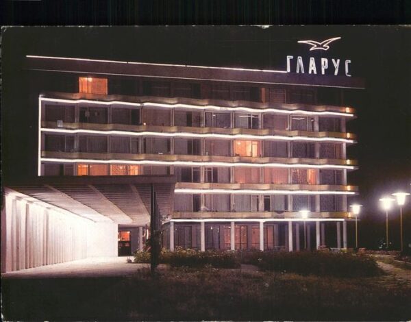 Slatni Pjasazi Hotel Glarus bei Nacht