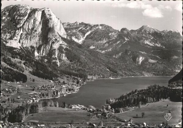 Grundlsee Steiermark mit Backenstein und Totem Gebirge Salzk