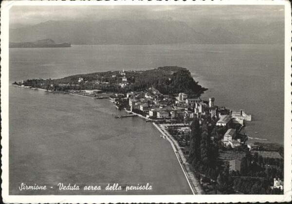 Sirmione Lago di Garda Veduta aerea della penisola