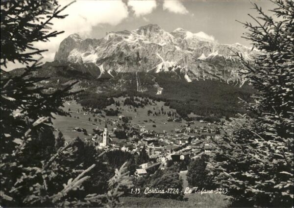 Cortina d Ampezzo Panorama Le Tofane Dolomiti