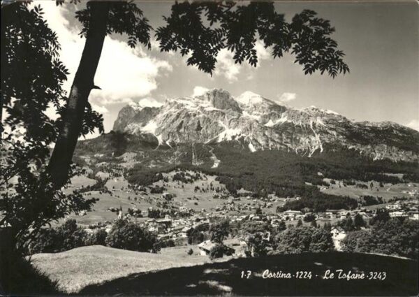 Cortina d Ampezzo Panorama Le Tofane Dolomiti