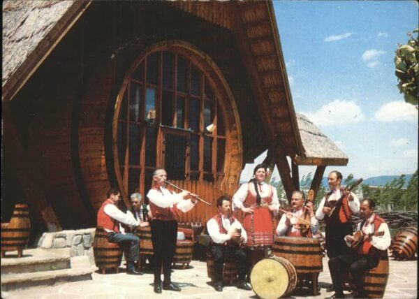 Slantschev Brjag Restaurant Batschvata Fass Musik Instru