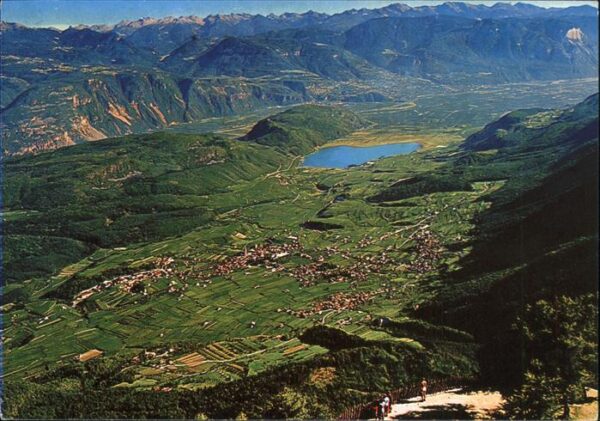 Kaltern Weinstrasse Tirol Blick auf Kalterer See vom Monte Penega